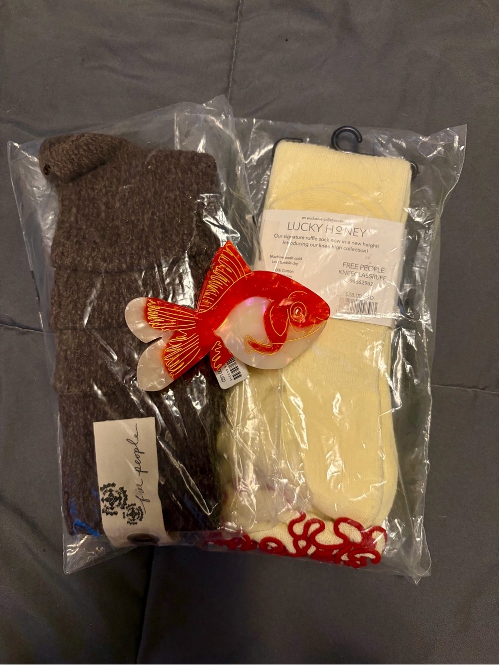 Free People 🧦 Cream/Red Ruffle and Mocha Slouch Socks & Goldfish Claw Hairclip🎏